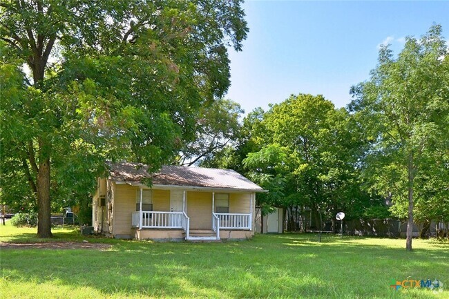 Building Photo - 207 E Torrey St Rental