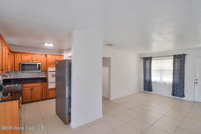 Photo - 102 1st St
