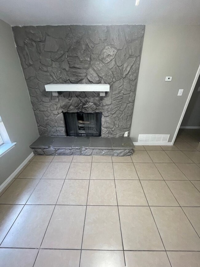 Photo - 412 Hollandale Cir