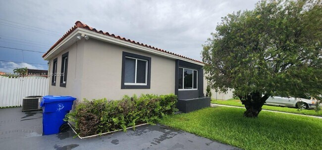 Photo - 3520 NW 20th St Unidad 2