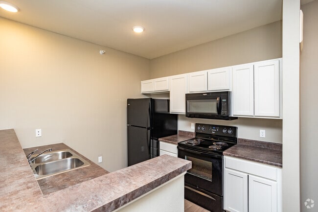 1BR, 1BA - 745SF - Kitchen - Welcome to Huntington Village