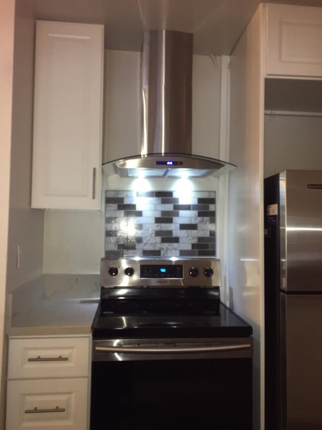 Photo - 18307 Burbank Blvd Unidad 319