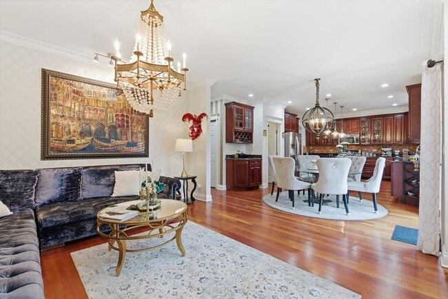 Photo - 395 Scott St