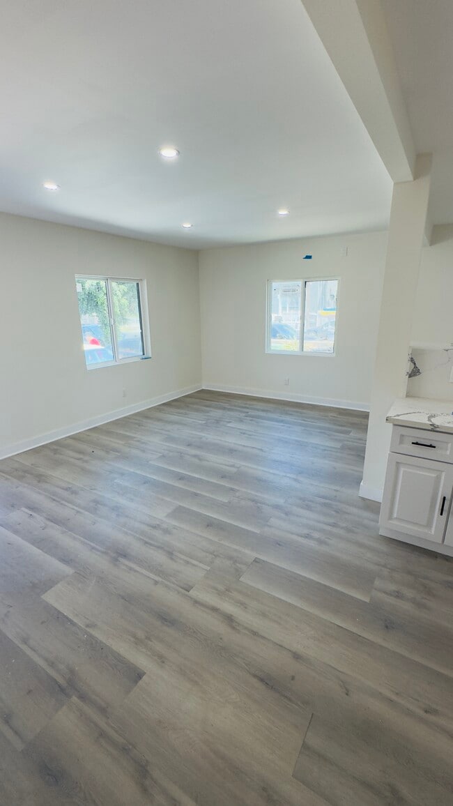 Photo - 1172 E 46th St