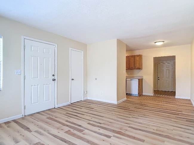 Photo - 1590 Hilldale Rd