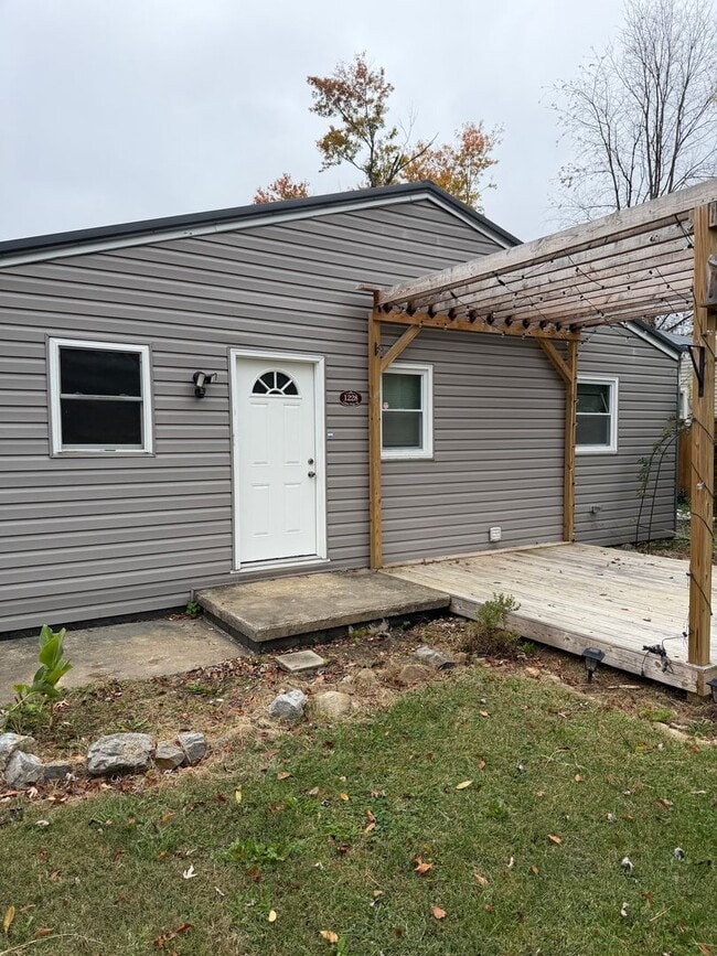 Building Photo - Modern JC Rental Near ETSU + JCMC — Pet Fr...