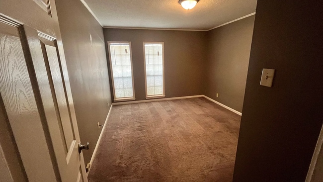 Photo - 4 Bed / 2 Bath Home with Fenced Backyard