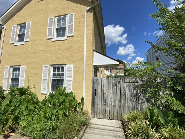 Building Photo - 1115 Winchester St Unit C