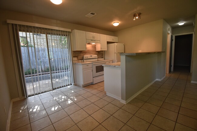 Photo - L-house Unit 910