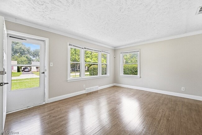 2326 Greenvale Rd