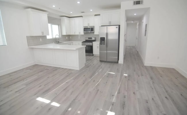 Photo - 7129 S La Cienega Blvd