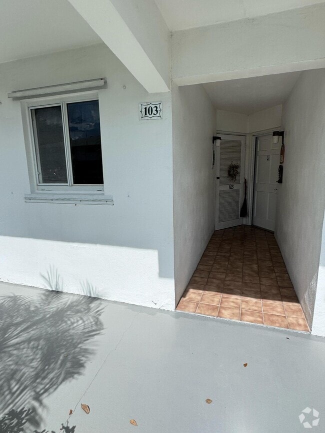 Building Photo - 5 Westwood Ave Unit 103d Rental