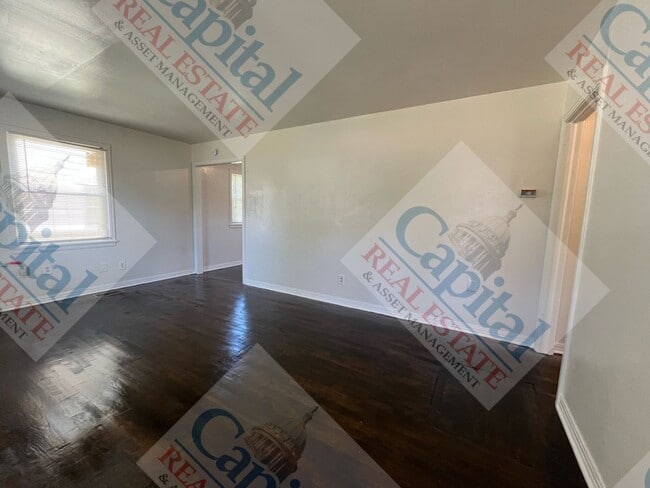 Photo - Cute 2 Bedroom with Detached Garage