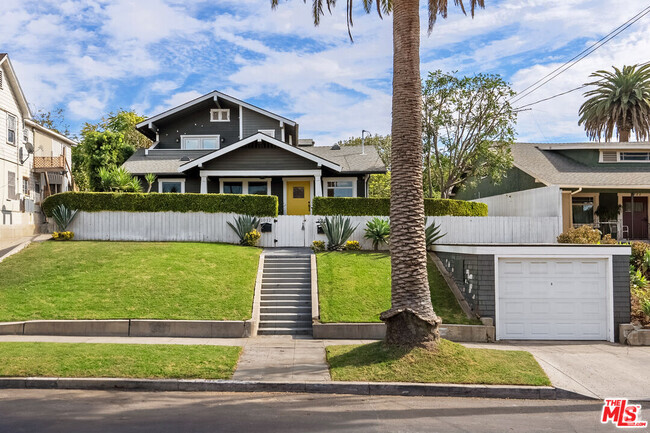 Building Photo - 1012 Manzanita St Rental