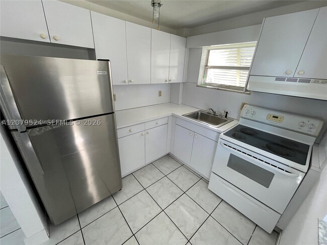 1016 NW 1st Ct