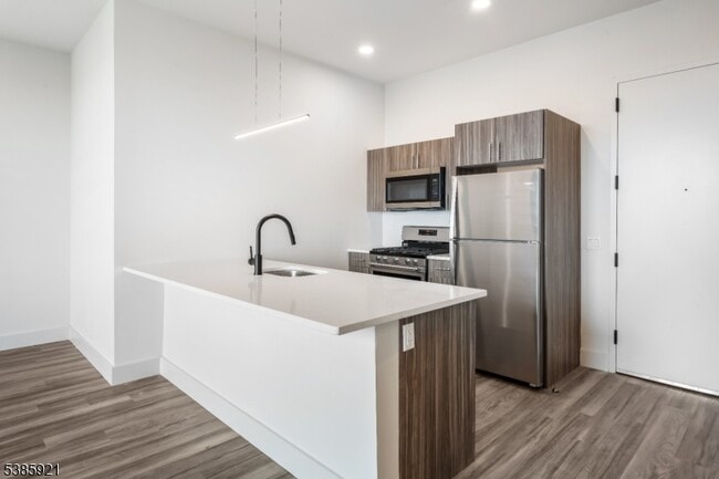 Building Photo - 55 Washington St Unit 1F