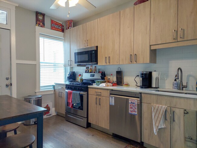 Building Photo - 3703 N Racine Ave Unit 1