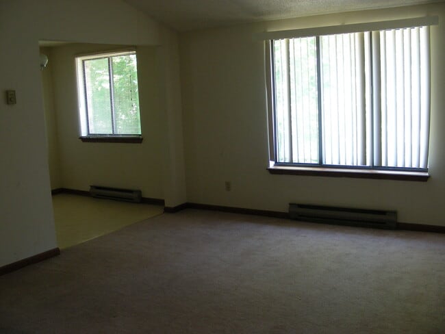 living room - 55 Lemon Tree Ct Unit 4