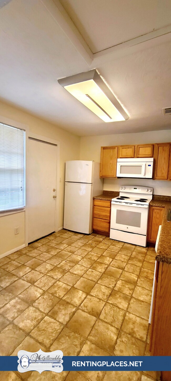 1207 Holden Dr