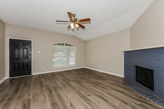 Photo - 621 Hollyberry Dr