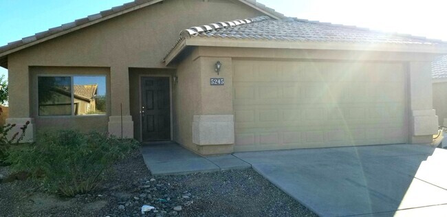 Building Photo - Nice Clean 3 Bdrm/ 2Ba located Off Linda V... Rental