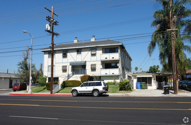 14425 Magnolia Blvd