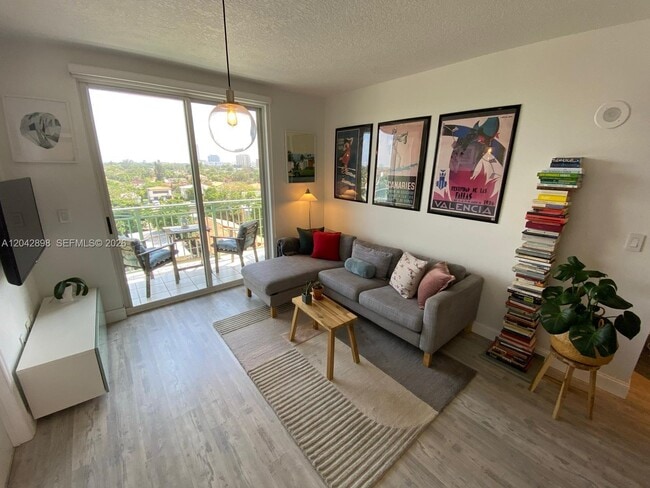 Building Photo - 3500 Coral Wy Unit 707