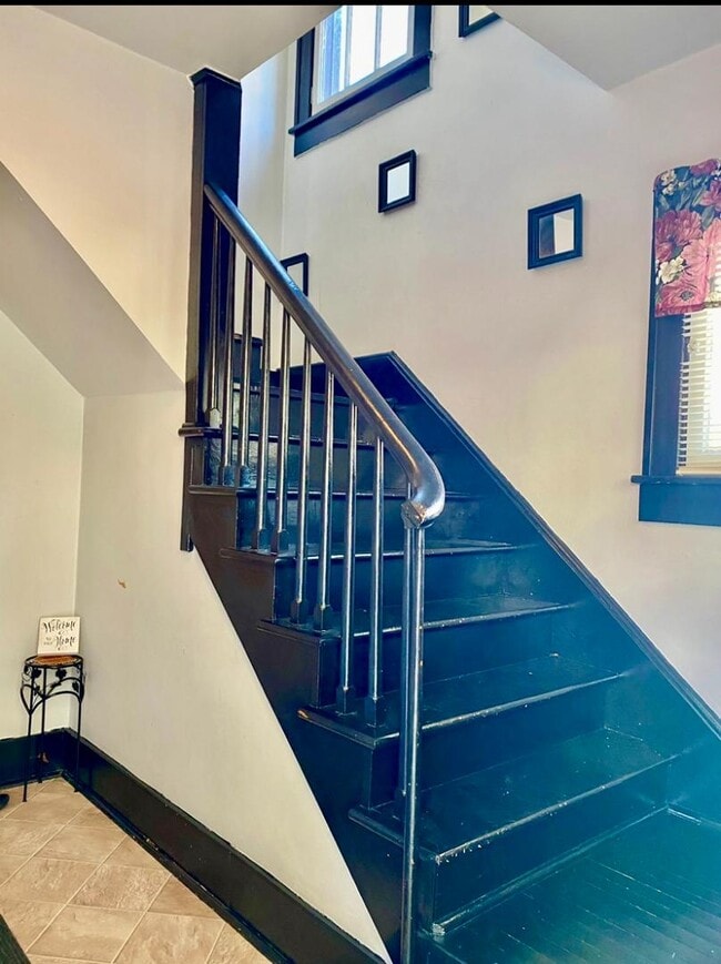 Building Photo - 300-302 Bell Ave - 2B