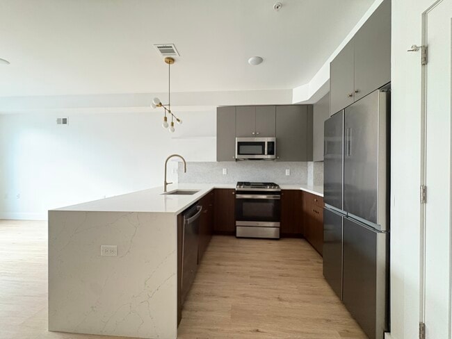 Building Photo - 276 Duncan Ave Unit 4