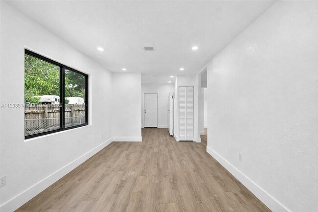 Photo - 2919 NW 92nd St Unit R