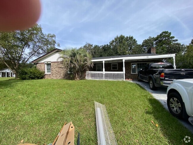 Building Photo - Brick Ranch in Willowbrook Rental