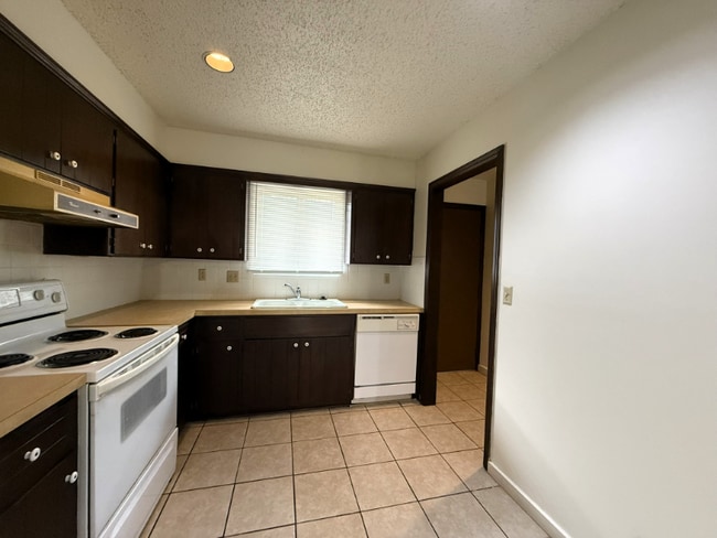 Photo - 1330 N Perry Ave Unidad 3