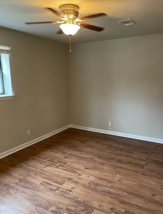 Photo - "Charming 3-Bedroom Retreat with Fireplace in Prime Jonesboro Location!" Unidad B