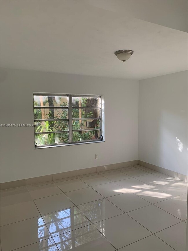 Photo - 315 Majorca Ave Unidad 1