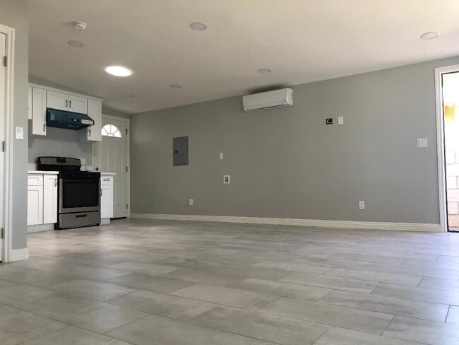 Photo - 4221 W Roberts Dr Unit B