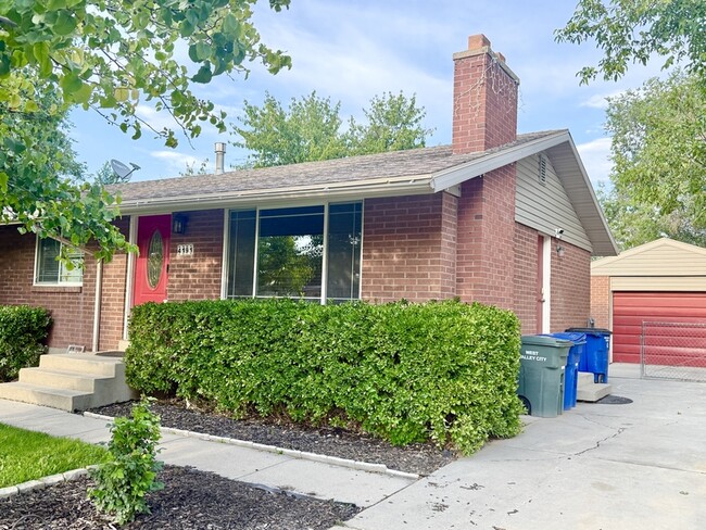 Building Photo - 4191 S Bluejay St
