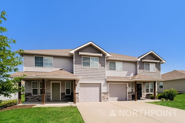 Building Photo - 3 BR/2.5BA | Newly Renovated Single Family Home | 1-Car Covered Parking | Community Pool!