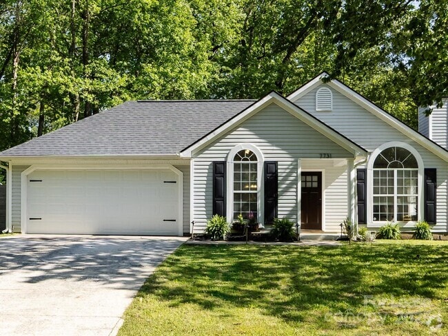 Building Photo - 7731 Ivy Hollow Dr Rental