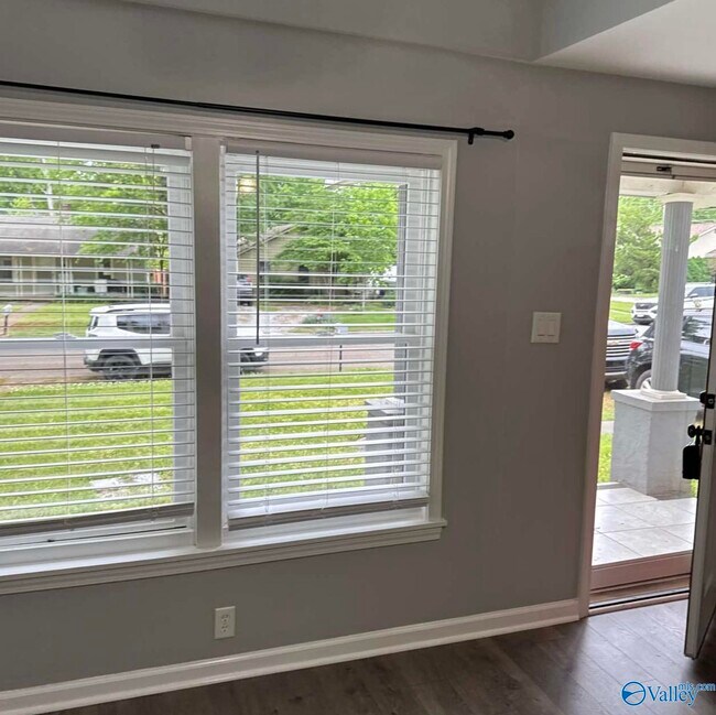 Photo - 1112 NE Wellman Ave