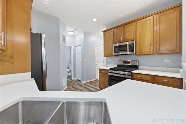 Photo - 472 Majestic Ln