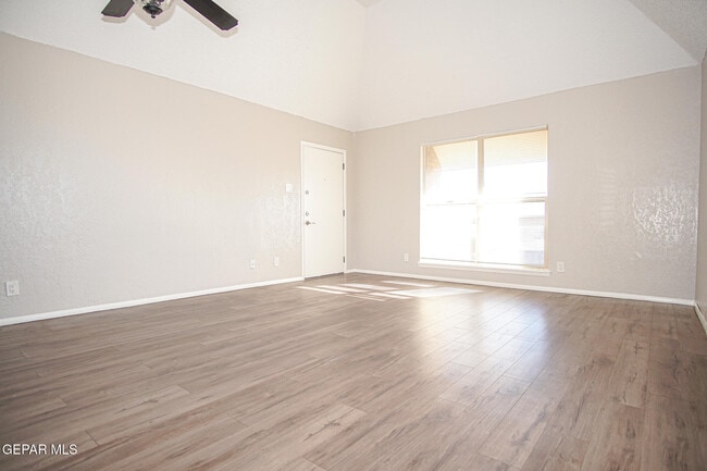 Photo - 4433 N Stanton St Unit 507