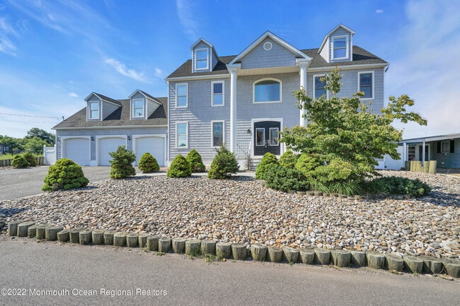 Photo - 1103 Laurel Blvd