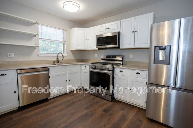 Photo - 5685 Roundtree Dr