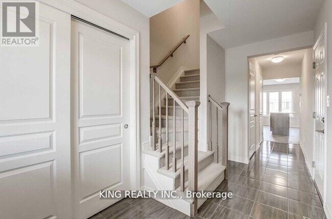 Photo - 126 Monarch St