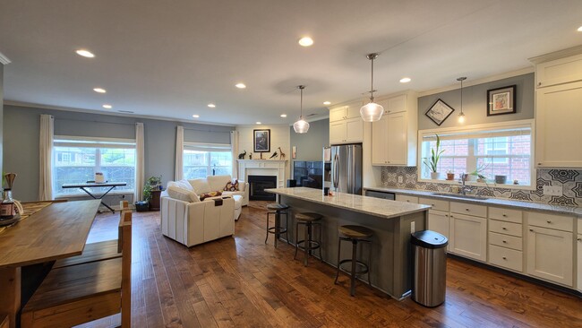 Photo - 3120 Mayflower Ln