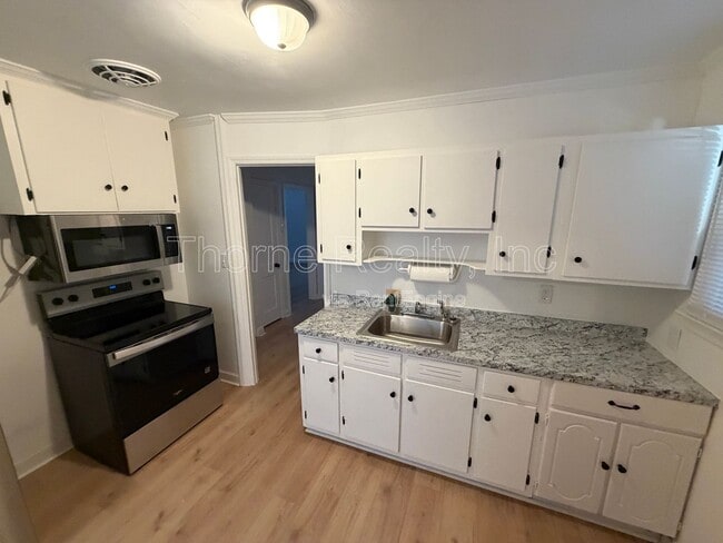 Photo - 1004 Moore St