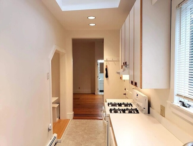 Building Photo - 352 Harvard St Unit APT 1