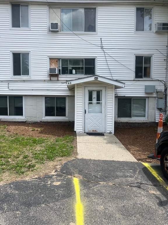 Building Photo - 67 Curve St Unit 3