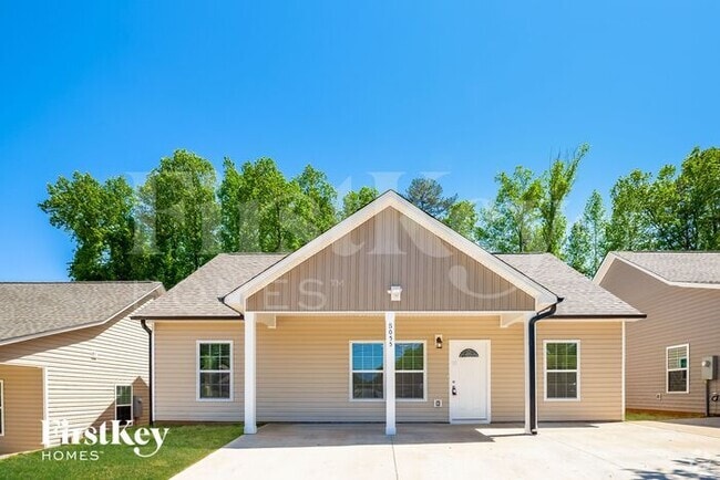 Building Photo - 5055 Tuckaseegee Rd Rental