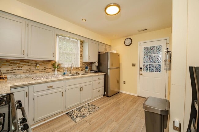 Photo - 545 N Connecticut Ave